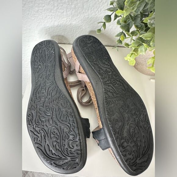 Naot - Leather Ankle Strap Sandals - Mabel - Stone Coal - EU 37 US 6-6.5 - Picture 6 of 9